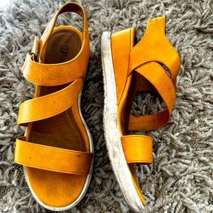 Strappy sandals orange 8.5W